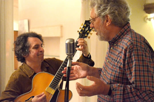 Howard Alden und Hans Reumann am Mikrofon